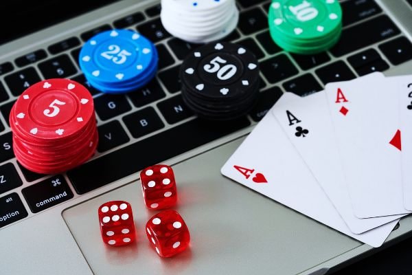 Pengguna membaca syarat promosi di sp1